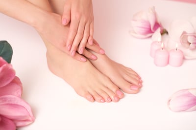 pedicure rosa nude